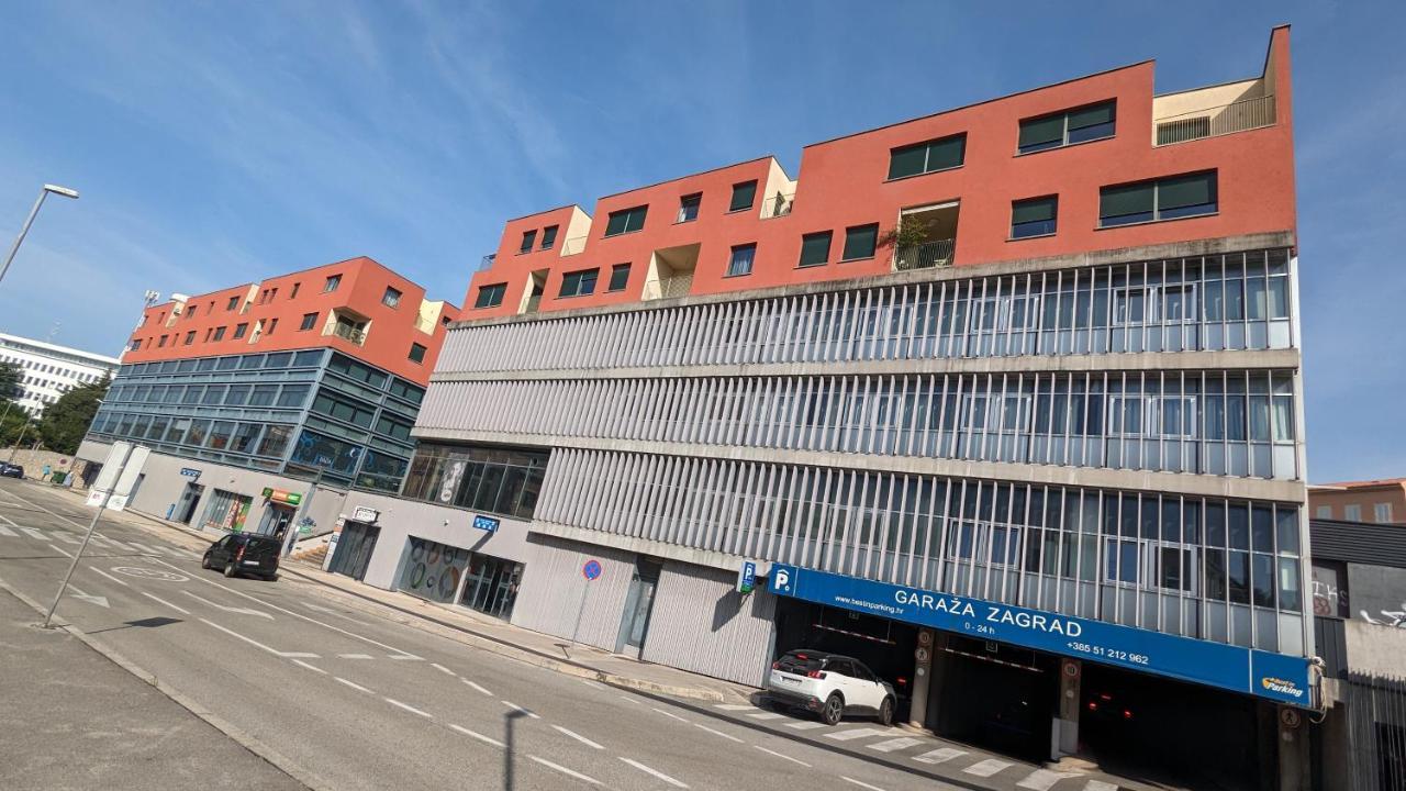 Downtown Fiume, Underground Garage Within The Property Eksteriør billede